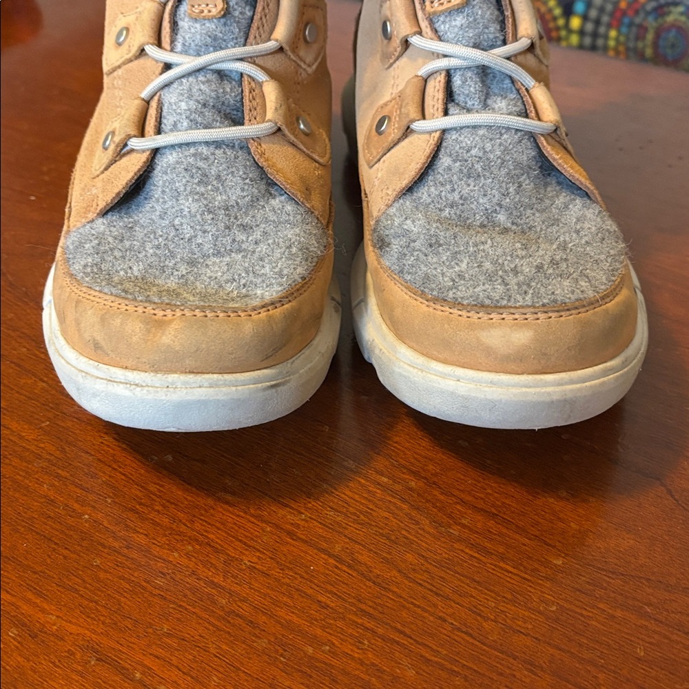 Sorel boots - Picture 2 of 6